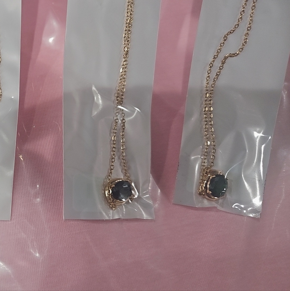 Elegant Gold Necklace with Crystal Pendant